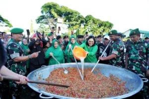 Kodam XIV/Hsn Tutup Rangkaian HUT TNI ke-80 Tahun 2025 dengan Masak Besar Bersama Bobon Santoso dan Masyarakat Makassar